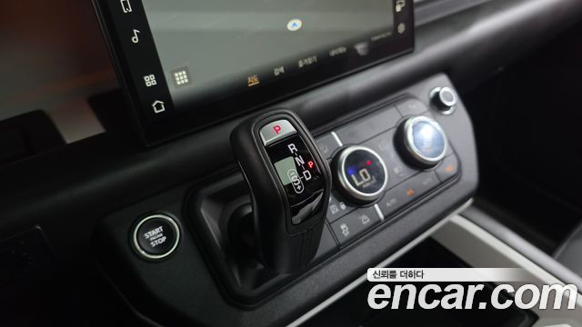 Land Rover Defender 2025 — photo 12