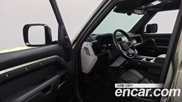 Land Rover Defender 2025 — photo 13
