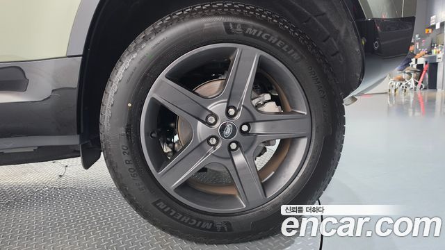 Land Rover Defender 2025 — photo 7