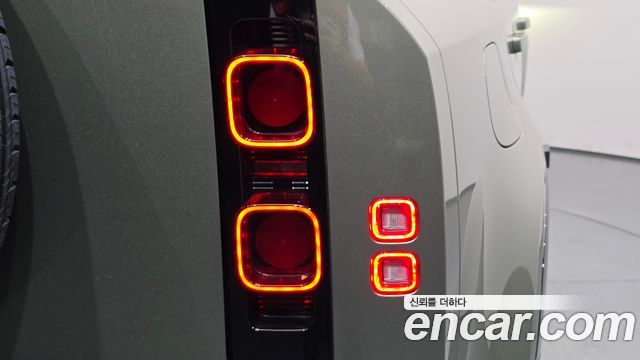 Land Rover Defender 2025 — photo 9