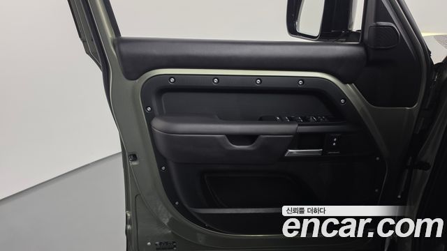 Land Rover Defender 2025 — photo 14