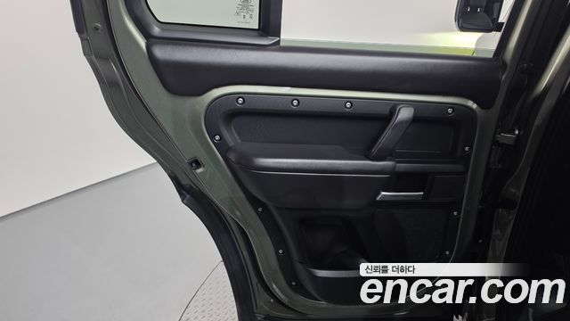 Land Rover Defender 2025 — photo 15