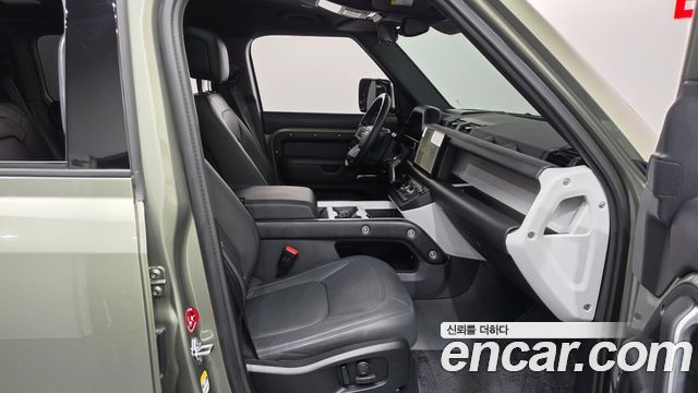 Land Rover Defender 2025 — photo 16