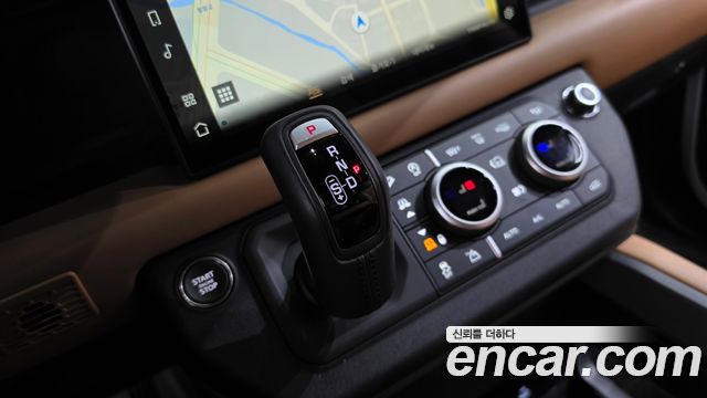 Land Rover Defender 2025 — photo 12