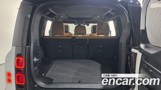 Land Rover Defender 2025 — photo 25