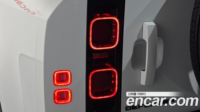 Land Rover Defender 2025 — photo 9
