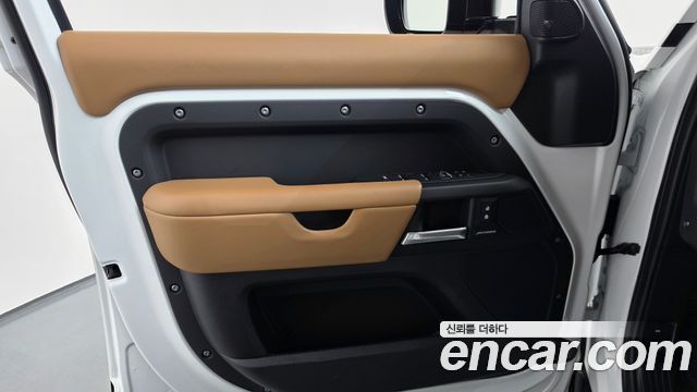 Land Rover Defender 2025 — photo 14