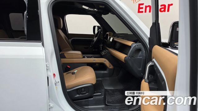 Land Rover Defender 2025 — photo 16