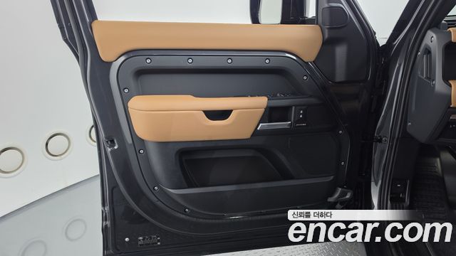 Land Rover Defender 2025 — photo 14