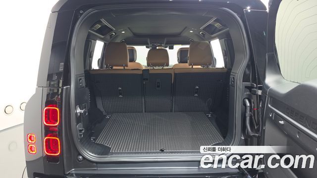 Land Rover Defender 2025 — photo 28