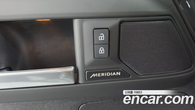 Land Rover Defender 2025 — photo 37