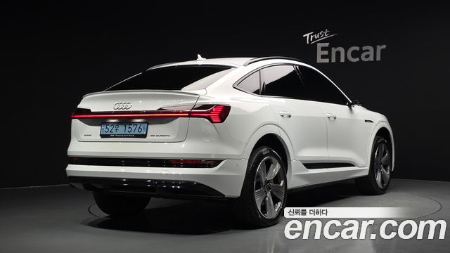 Audi e-tron 2023 — photo 2