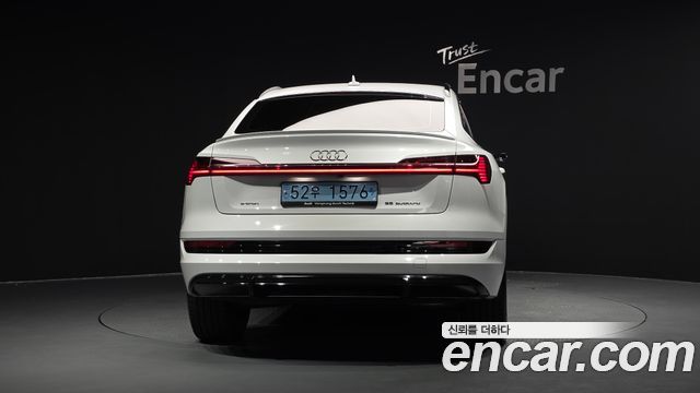 Audi e-tron 2023 — photo 4