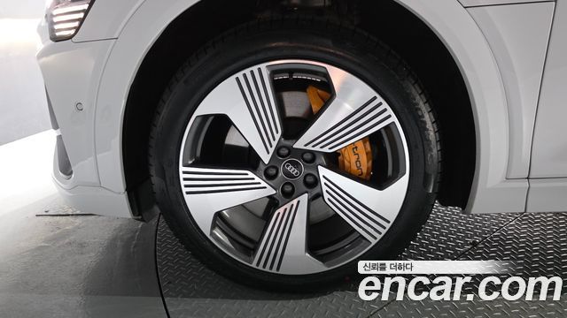 Audi e-tron 2023 — photo 5