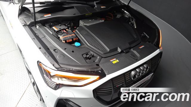 Audi e-tron 2023 — photo 6