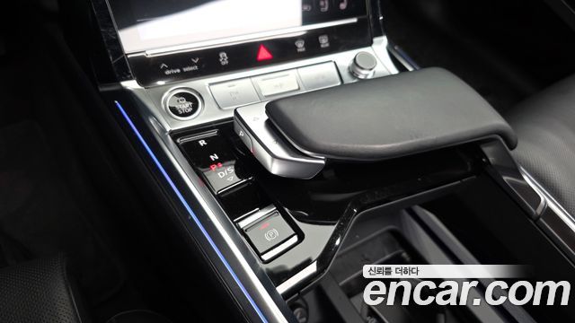 Audi e-tron 2023 — photo 9