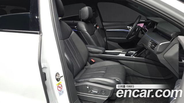 Audi e-tron 2023 — photo 11