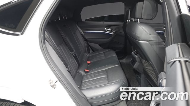 Audi e-tron 2023 — photo 12