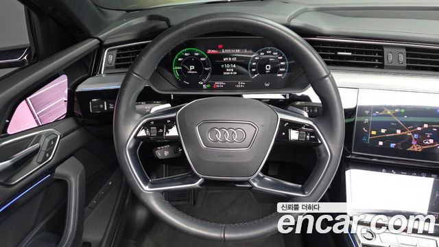 Audi e-tron 2023 — photo 13