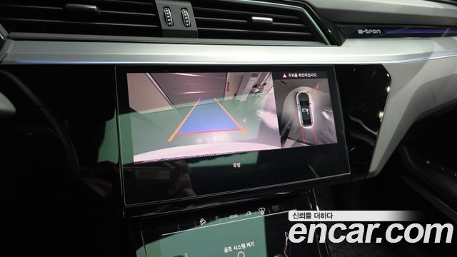 Audi e-tron 2023 — photo 15