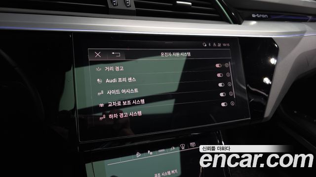 Audi e-tron 2023 — photo 16