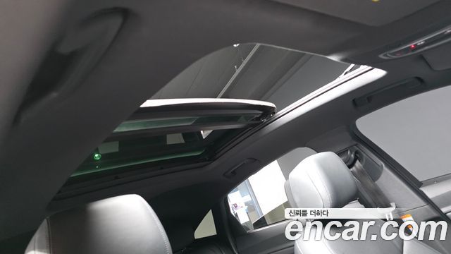 Audi e-tron 2023 — photo 18