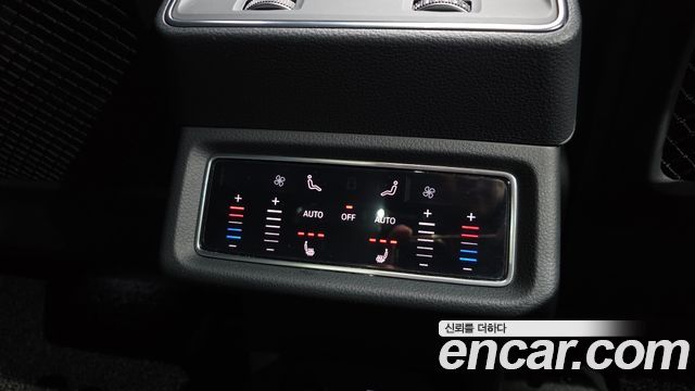 Audi e-tron 2023 — photo 19