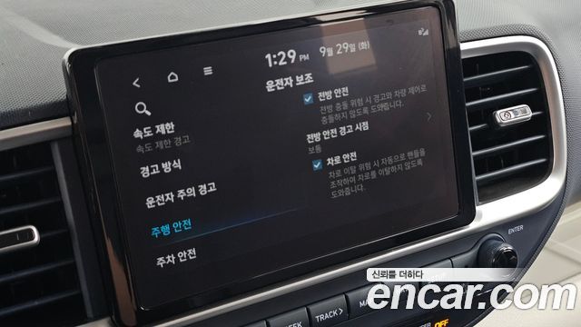 Hyundai Venue 2024 — photo 17