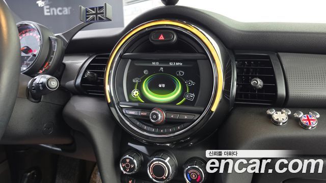 Mini Cooper 2018 — photo 19
