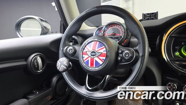 Mini Cooper 2018 — photo 20