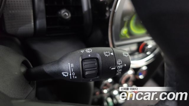 Mini Cooper 2018 — photo 29