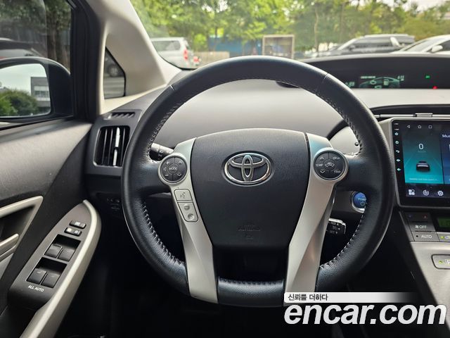 Toyota Prius 2012 — photo 13