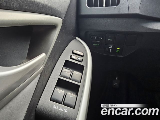 Toyota Prius 2012 — photo 17