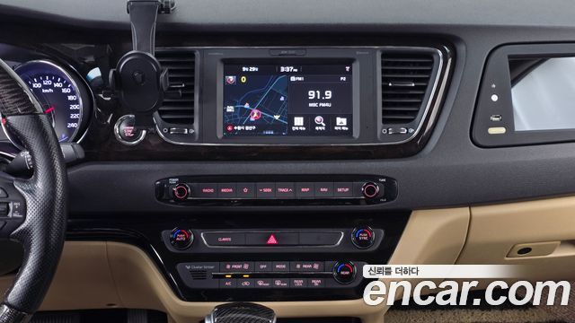 Kia Canival 2020 — photo 14