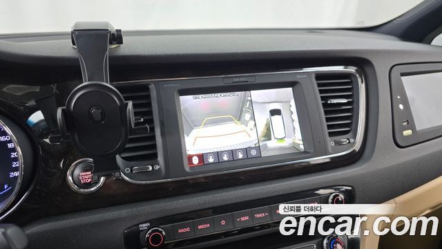 Kia Canival 2020 — photo 15