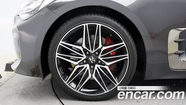 Kia Stinger 2018 — photo 17
