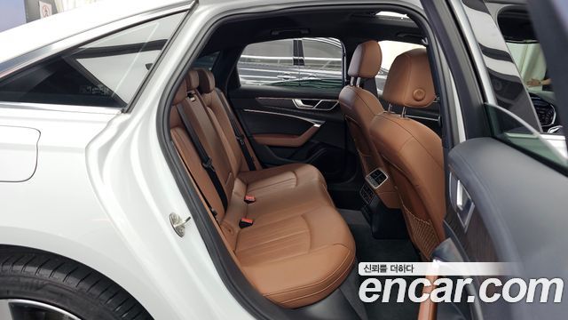 Audi A6 2022 — photo 18