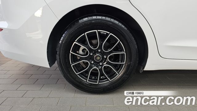Hyundai AVANTE 2016 — photo 5