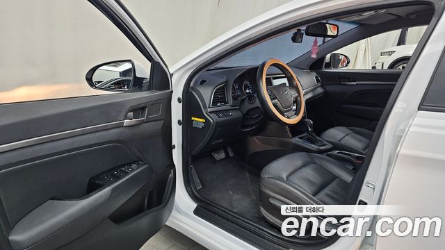 Hyundai AVANTE 2016 — photo 13