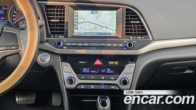Hyundai AVANTE 2016 — photo 19