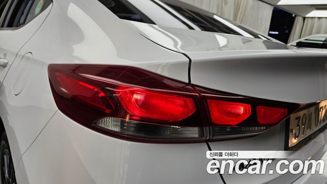 Hyundai AVANTE 2016 — photo 9