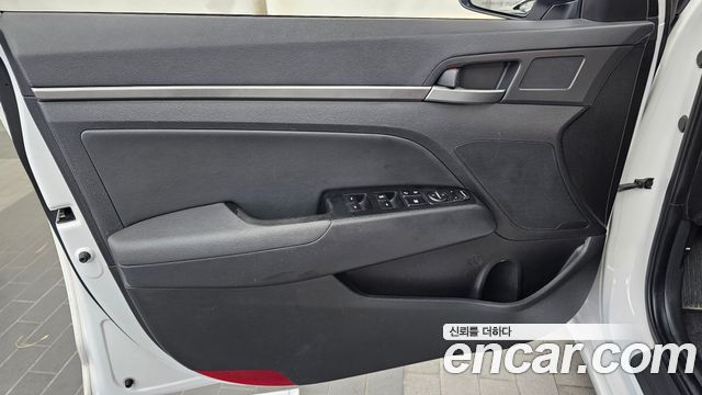 Hyundai AVANTE 2016 — photo 14