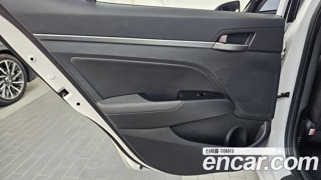 Hyundai AVANTE 2016 — photo 15