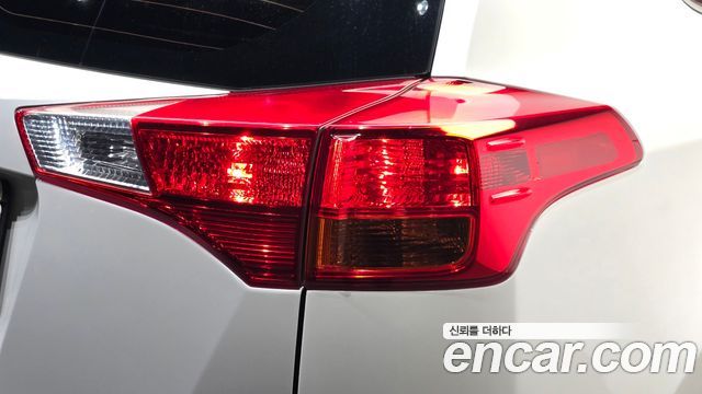 Toyota RAV4 2014 — photo 9