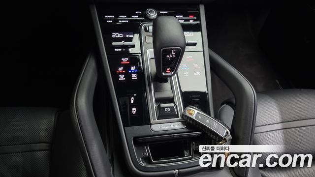 Porsche Cayenne 2019 — photo 12