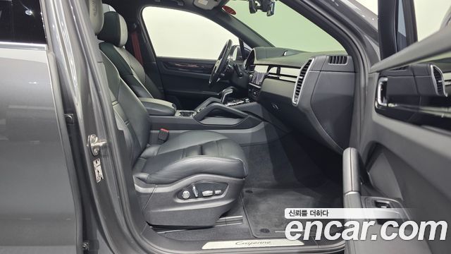 Porsche Cayenne 2019 — photo 17