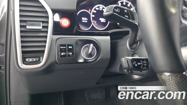 Porsche Cayenne 2019 — photo 23