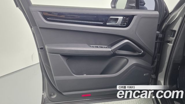 Porsche Cayenne 2019 — photo 14