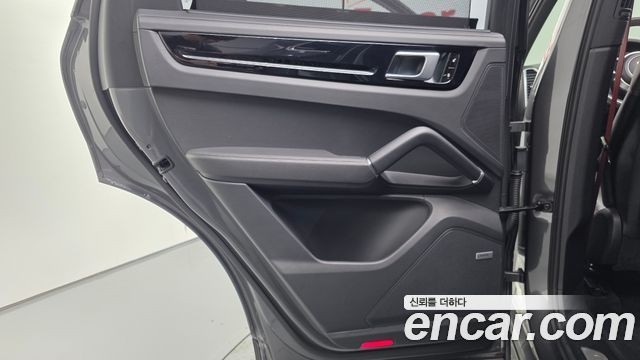 Porsche Cayenne 2019 — photo 15