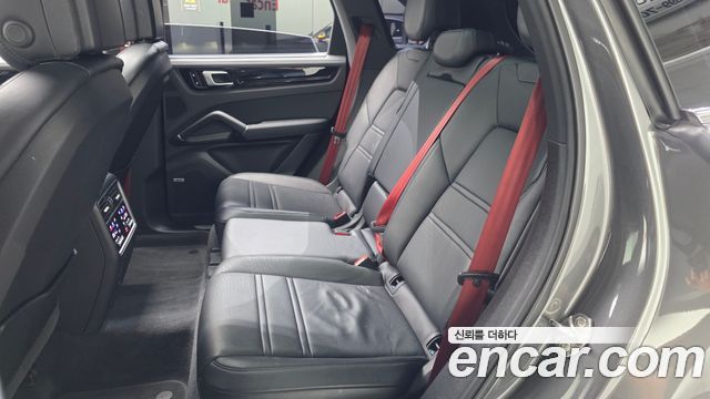 Porsche Cayenne 2019 — photo 16